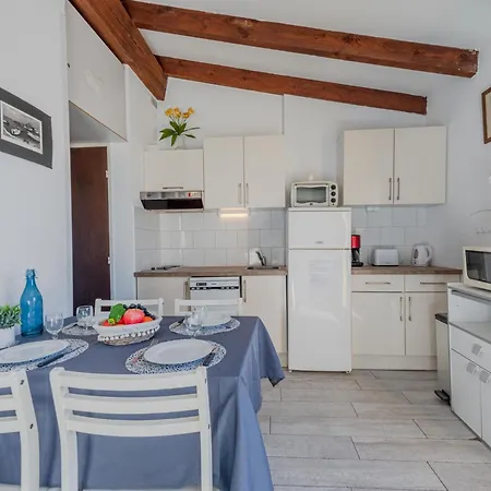Apartment Les Caraibes Du Levant By Interhome