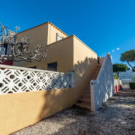 Apartment Les Caraibes Du Levant By Interhome